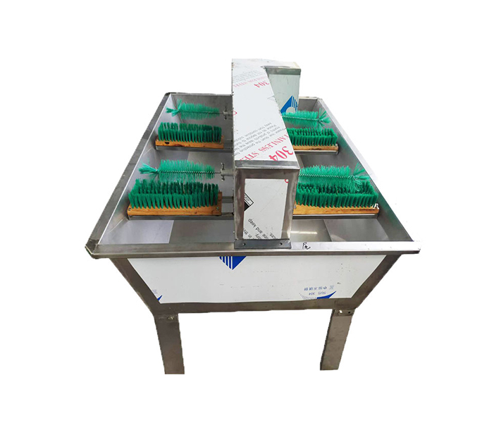 Half-automatic Bottle Brushing Machine